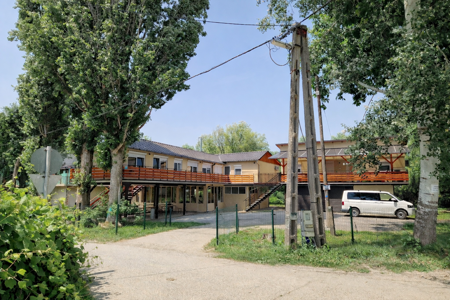 Halásztanya - vízparti látkép